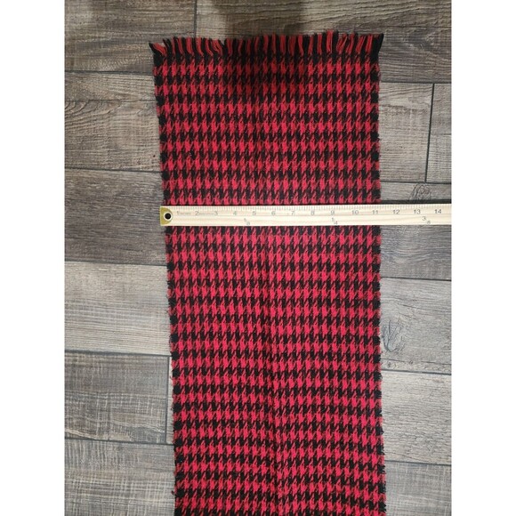 Michelle Stuart Berry & Black Herringbone Scarf 100% Acrylic 52"  Lightweight - Picture 4 of 5